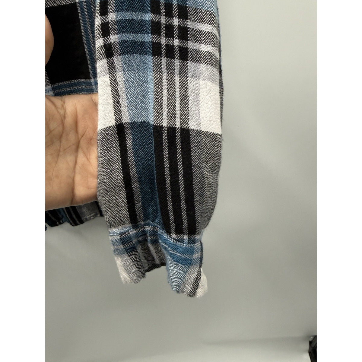 Avenue Shirt Women’s Black,White,Blue Long Sleeve Button Up Plaid Size 18/20