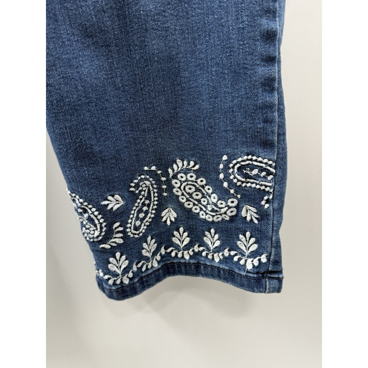 Style & Co Womens 14W Cropped Straight Leg Blue Jeans Paisley Embroidered Hem