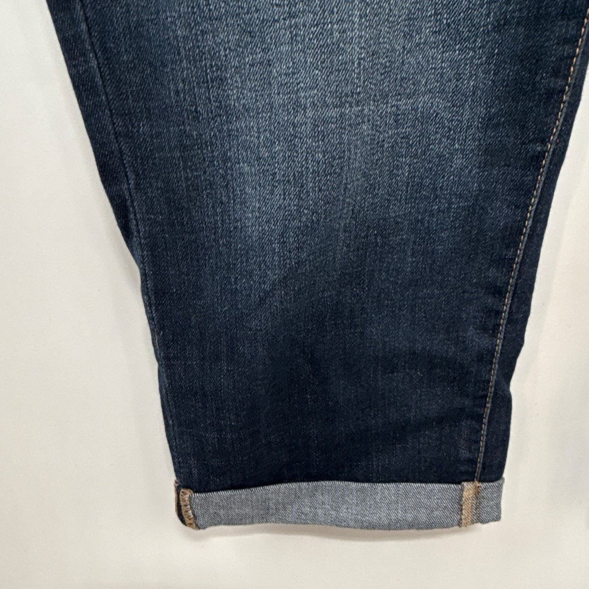 Time and Tru Women’s Size 16 Mid Rise Dark Wash Distressed Cuffed Capri Jeans