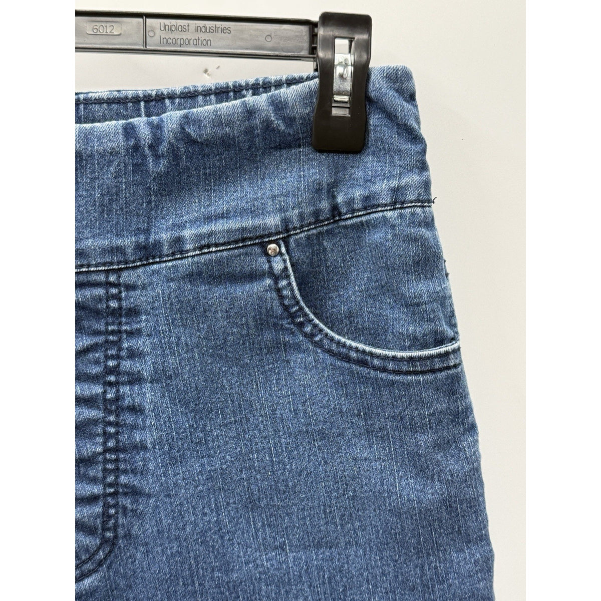 Blair Women’s Pull On Denim Capri Pants Size 8P Blue Stretch Elastic Waist Jeans