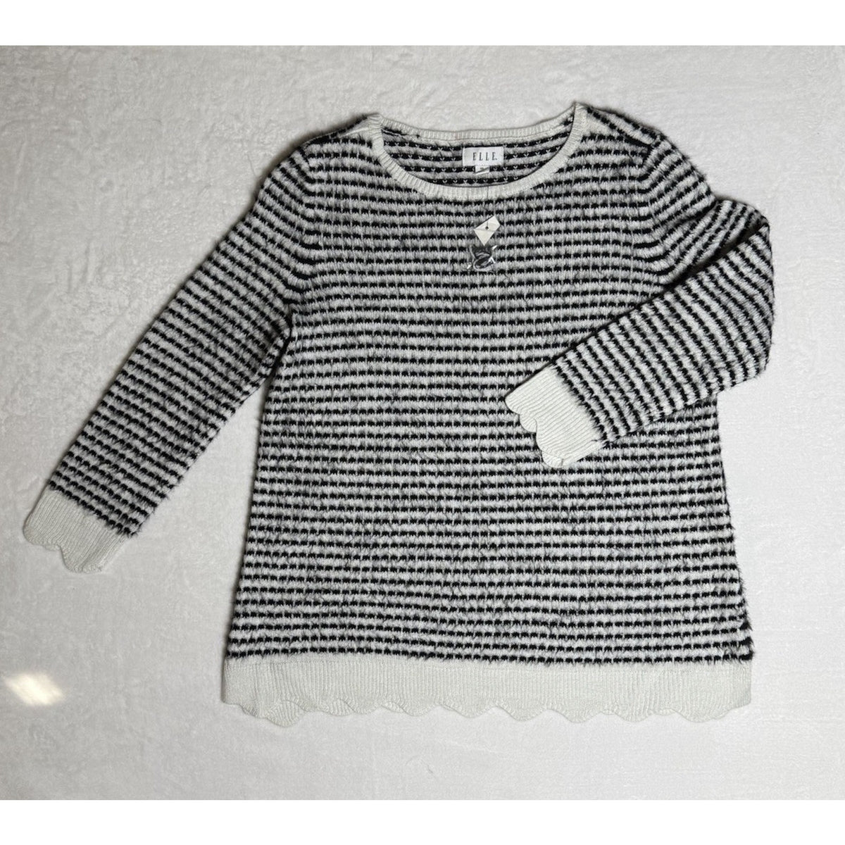 ELLE Women XXL Black White Striped Fuzzy Knit Sweater Scallop Hem Pullover Flaw