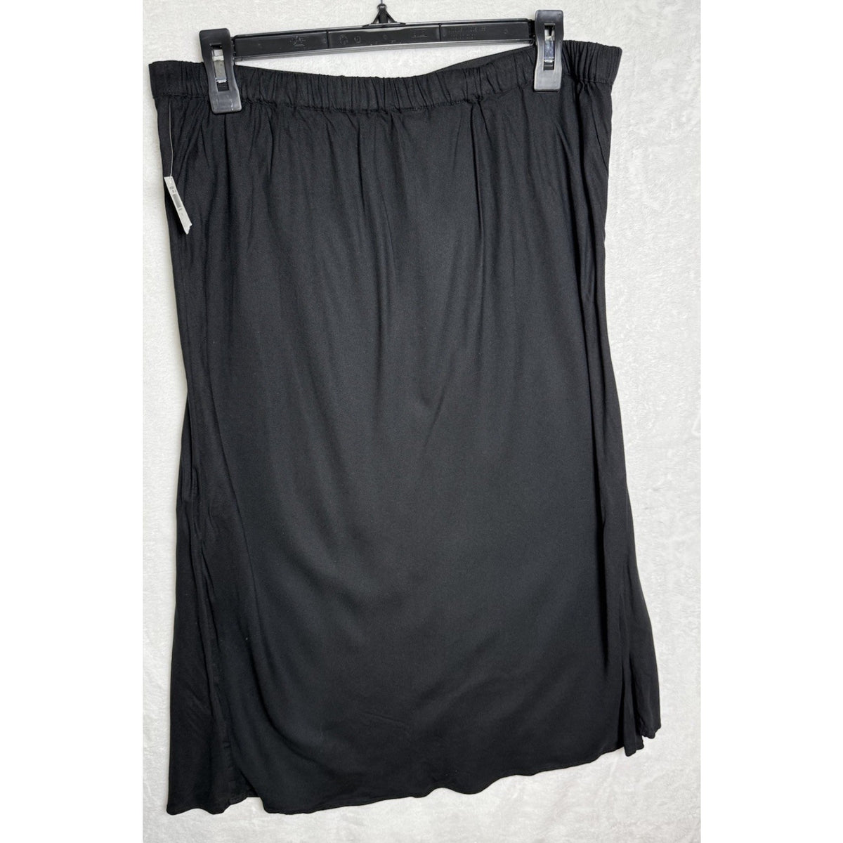 Old Navy Women’s Black Fluted Midi Skirt Large Pull On Elastic Waist Rayon NWT