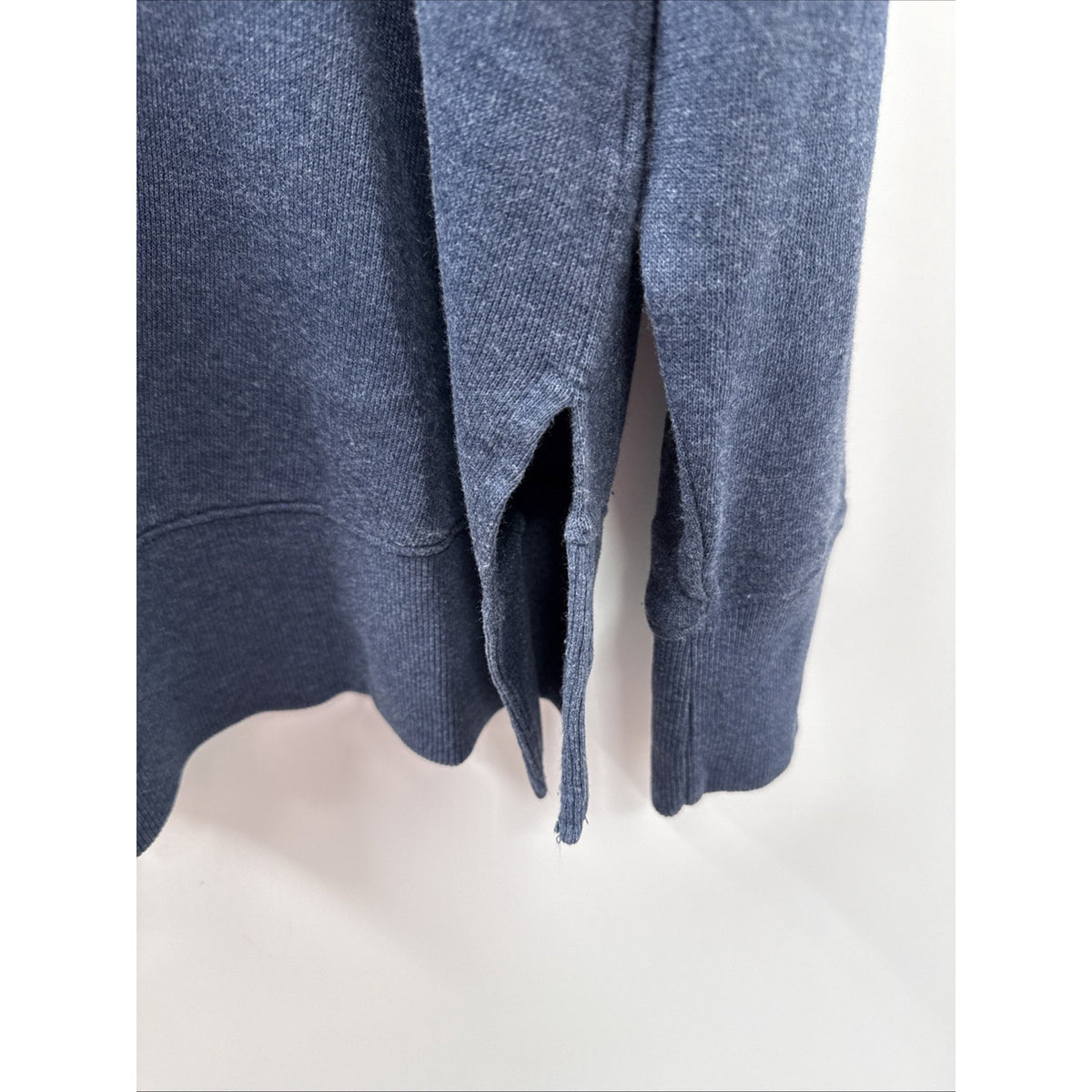 Time And Tru Women’s Top Long Sleeves Sweatshirt Sport Sz L Drop Shoulders NWOT