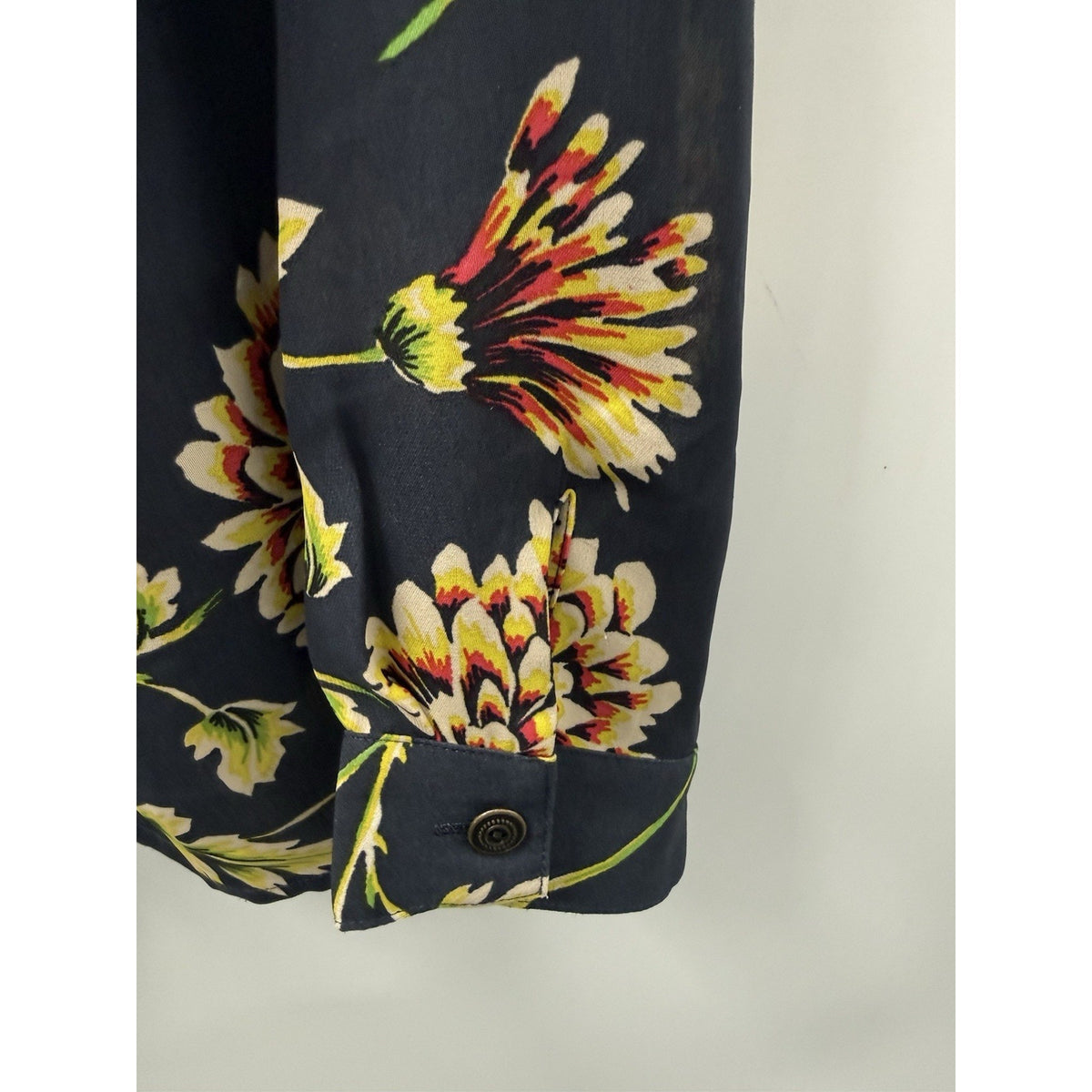 Cabi Shirt Women’s Button Up Daisy Floral Blue LS Size Medium Polyester Boho