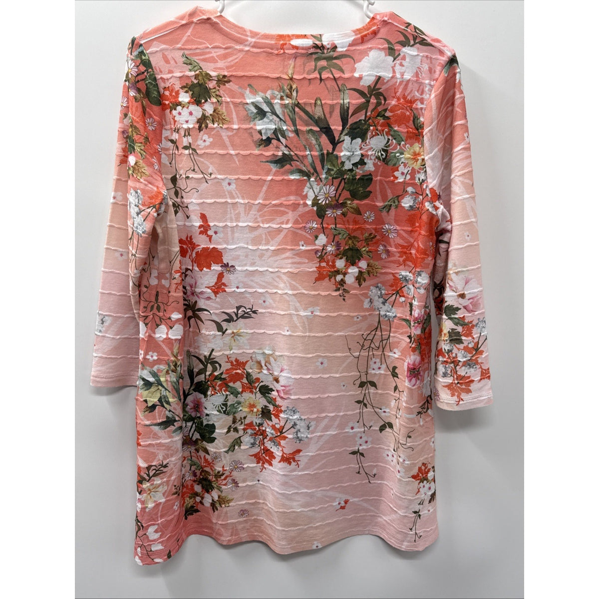 Time and Tru Women’s Size Small peach green floral 3/4 sleeves v neck Casual