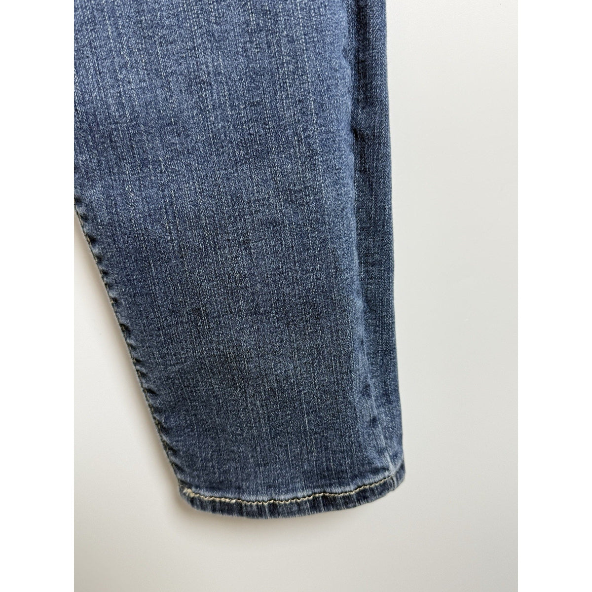 Signature Levi Jeans 10L (30X32) Pull On Skinny Totally Shaping Gold Label