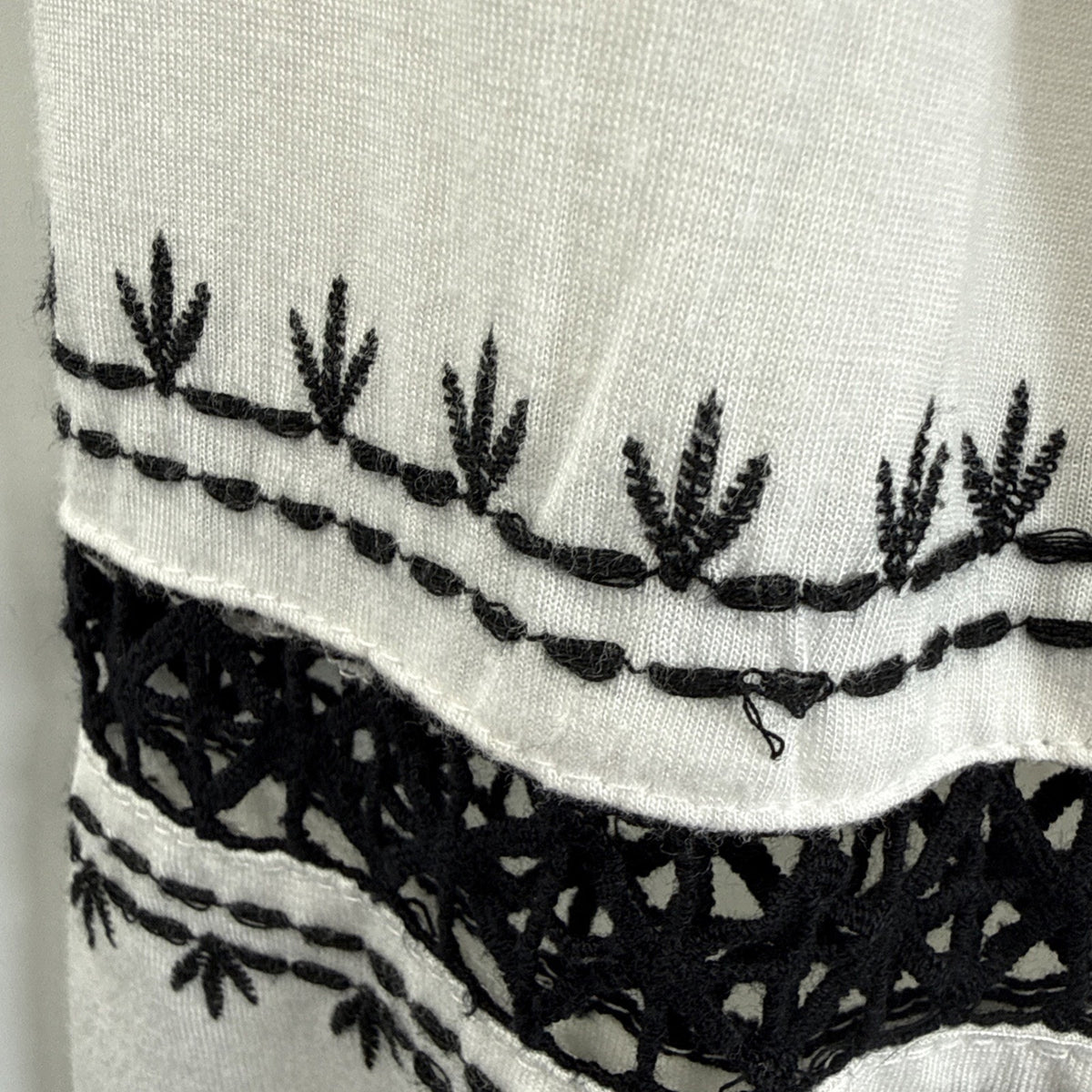 Izod Womens White Black Embroidered Peasant Blouse Tassel Tie Top Medium