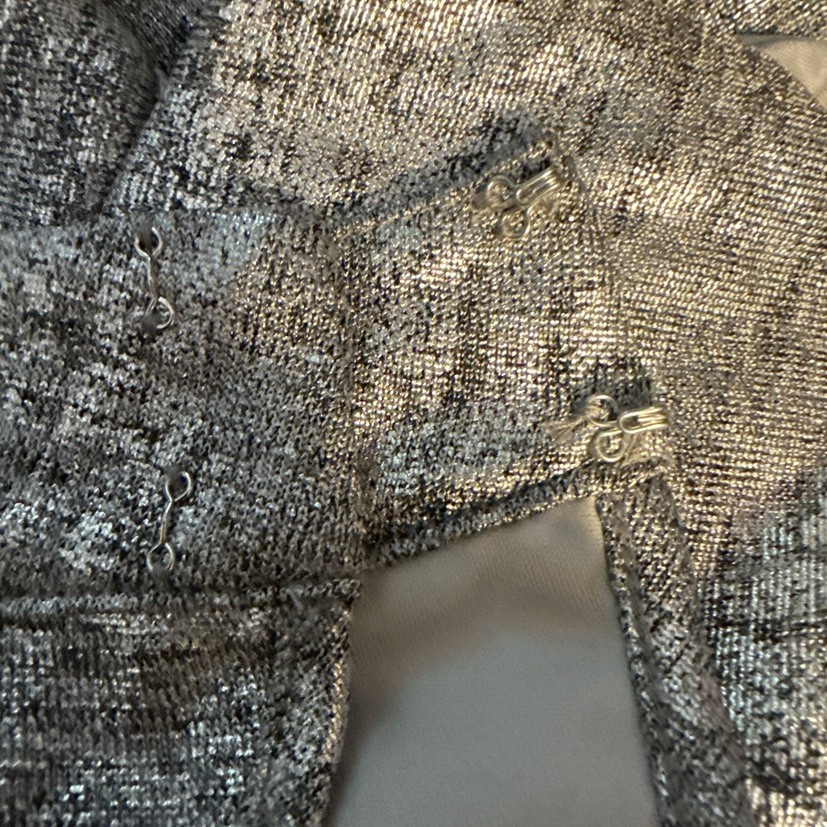 H by Halston Metallic Silver Mock Neck Sleeveless Stretch Knit Top Women’s M