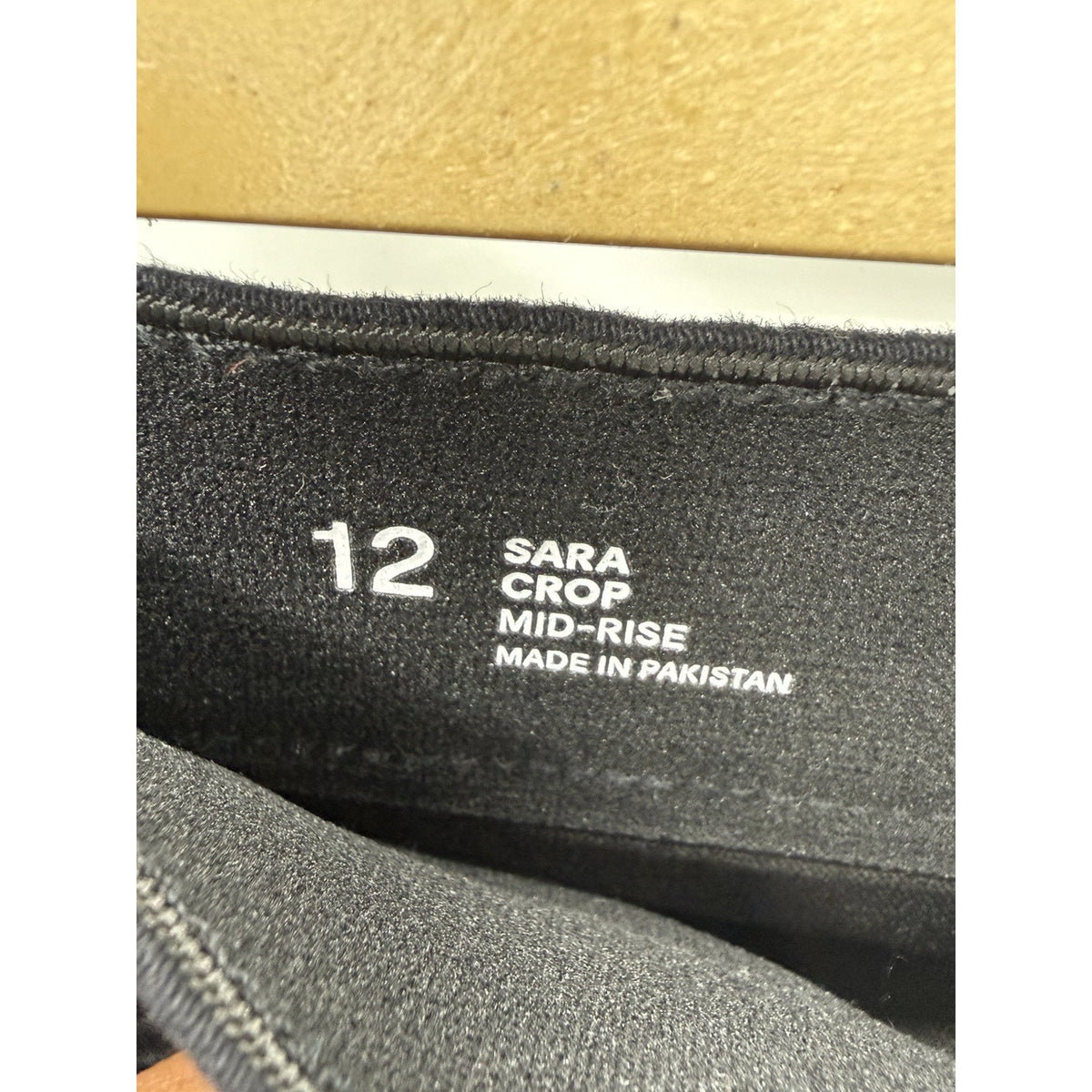 Liz Claiborne pants Women’s Black 5 Pocket Capri Crop Women 12 Midrise 5 Pocket