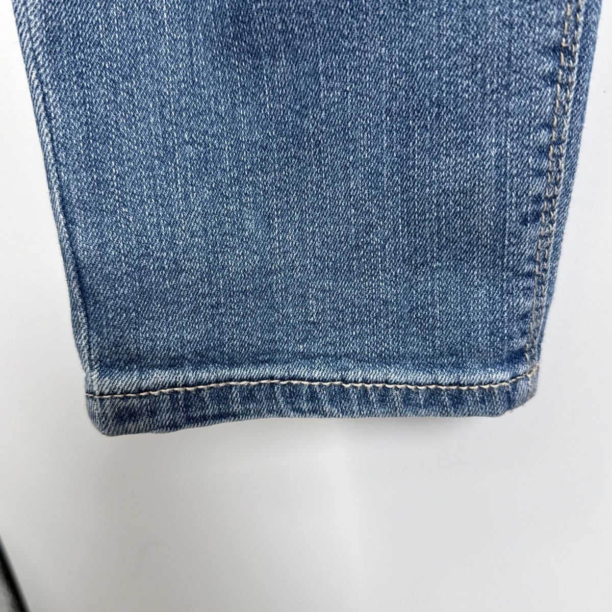 Black Daisy Jamie Relaxed Skinny Button Fly Blue Jeans With Butterfly Size 9/29