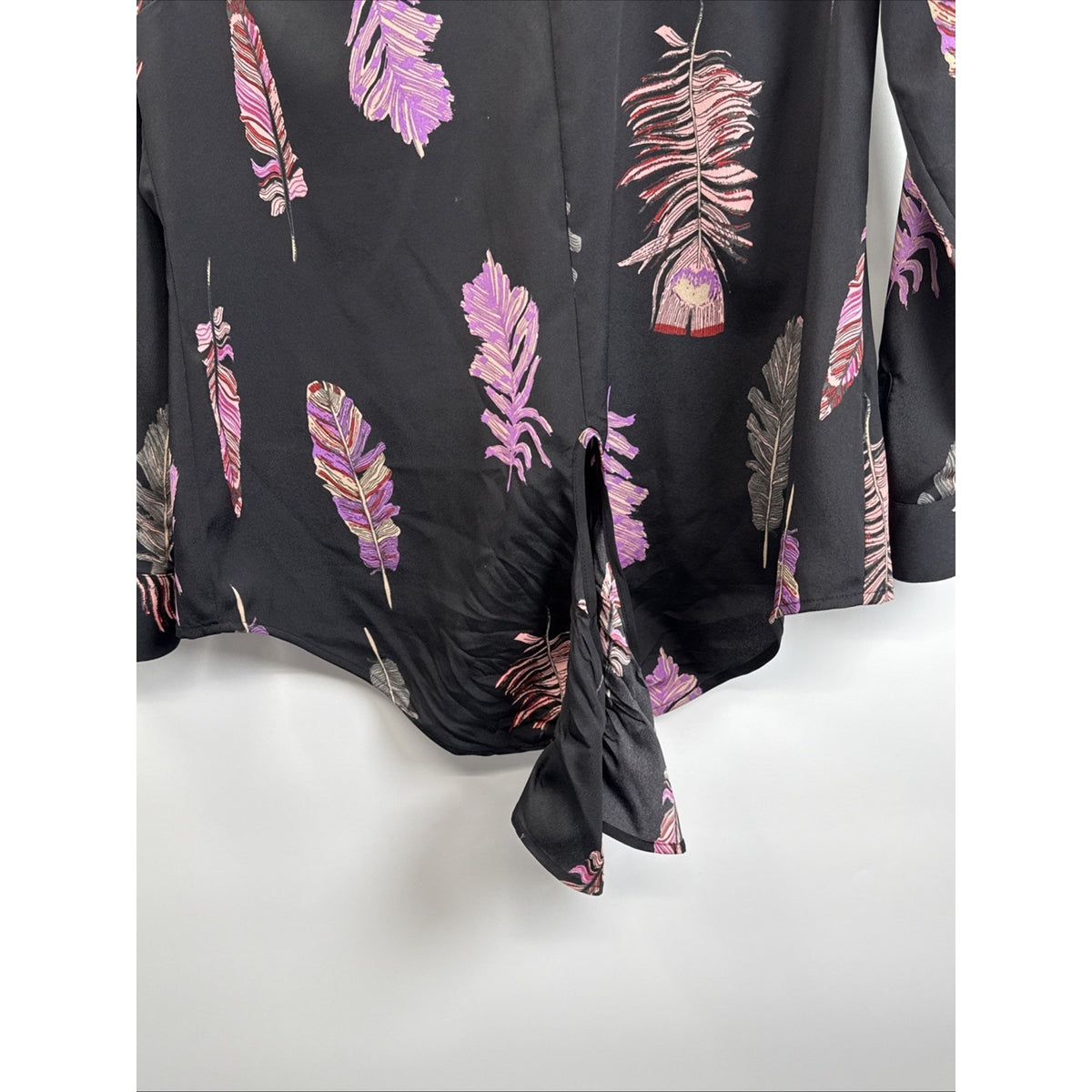 Jaclyn Smith Size Medium Black Feather Top Tie Front Long Sleeve V-Neck Collar