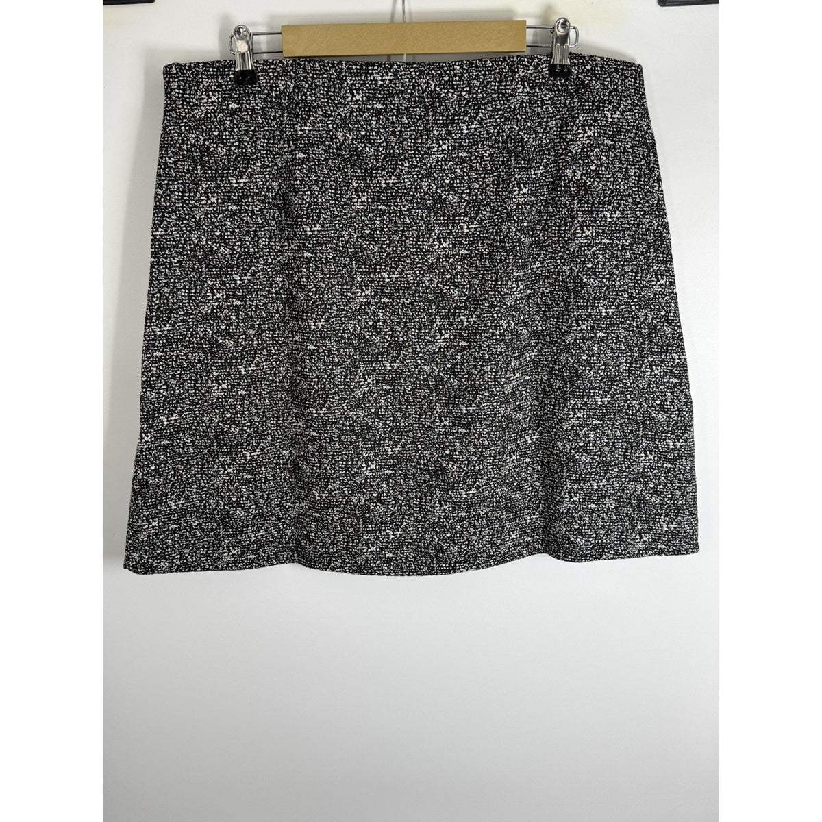Roz & Ali Black White Women’s Knit Skirt Size XL Faux Leather Trim, Lightweight