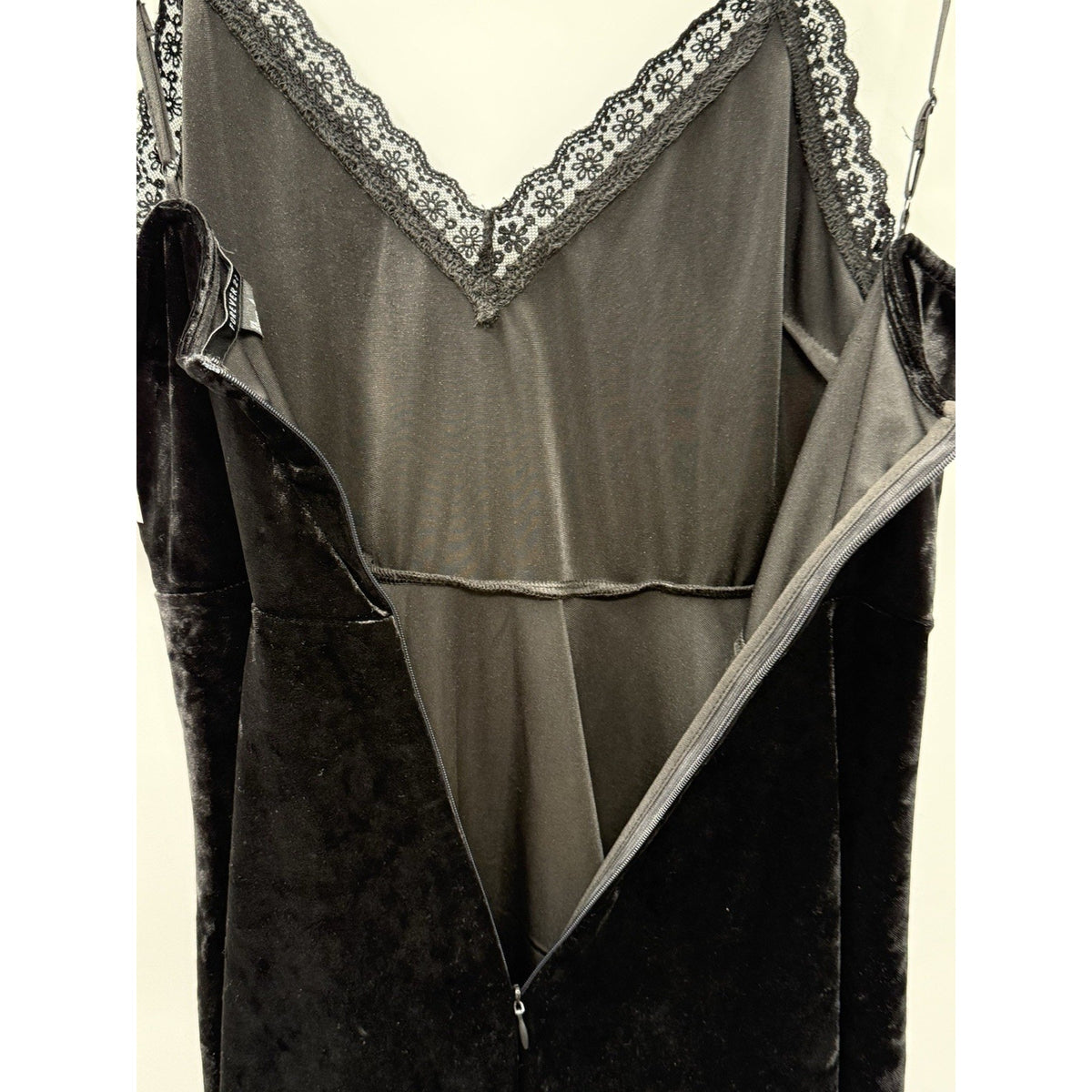 Forever 21 Black Velvet Slip Dress Lace Trim Goth Coquette Grunge Y2K L NWT