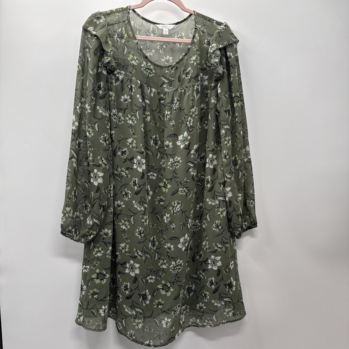 time and tru Dress Women’s Size Large Green, Black, White floral print Boho