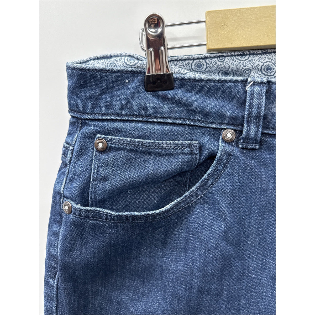 IZOD Denim Capri Blue Size 18 Cotton Spandex Button Pockets Women 5 pockets