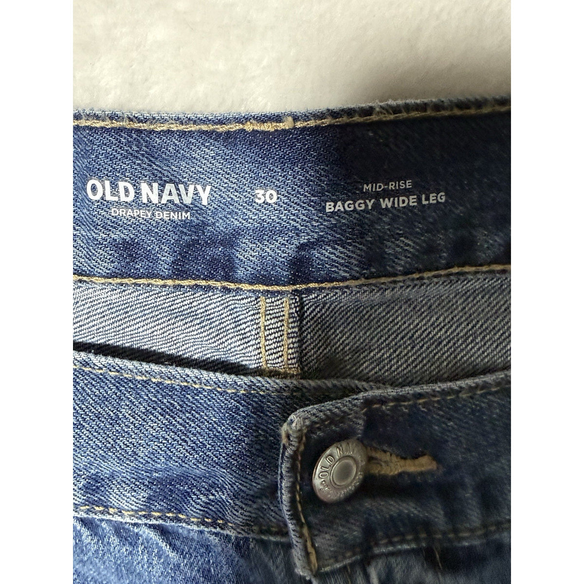 Old Navy Baggy Wide Leg Jeans Womens 30 NWT Mid Rise Drapey Denim Cropped