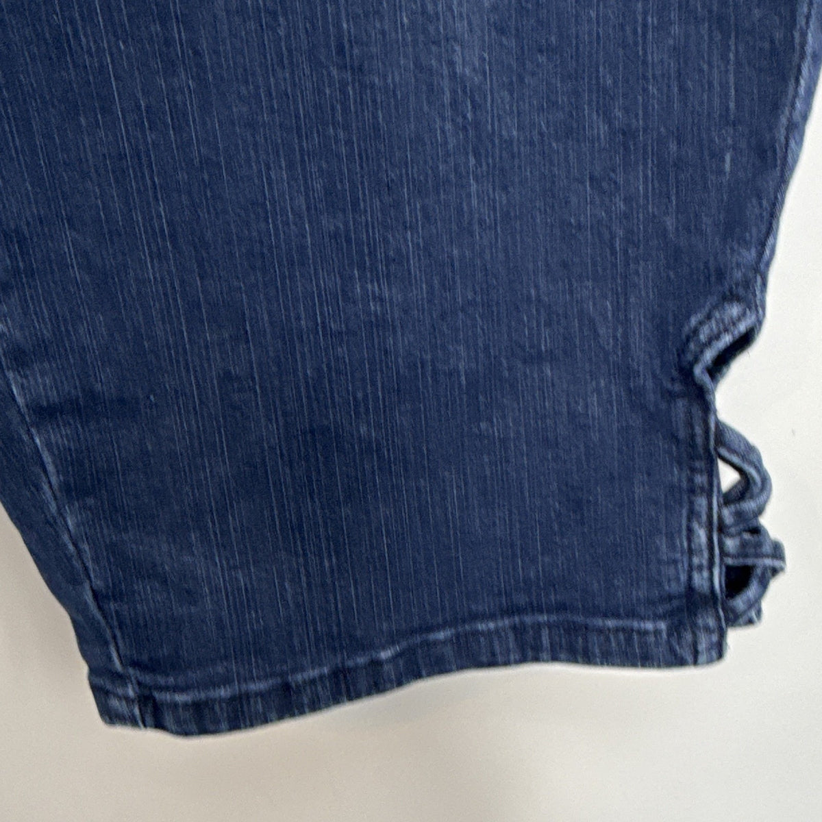 Croft & Barrow Women’s L Blue Denim Capri Pull On Elastic Waist Pockets Stretch