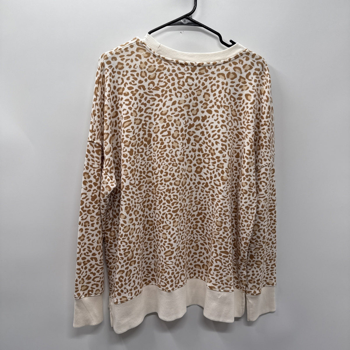 Sweatshirt Womens XL Cream Tan Leopard Print Crew Neck Drop Shoulder