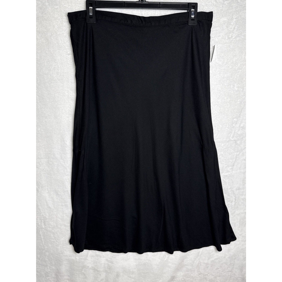 Old Navy Women’s Black Fluted Midi Skirt Large Pull On Elastic Waist Rayon NWT