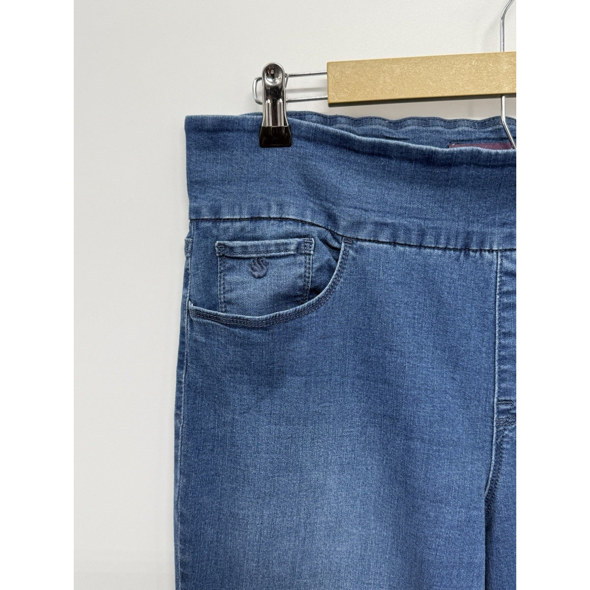 Gloria Vanderbilt Women's Pull On Stretch Straight Blue Denim Jeans 12