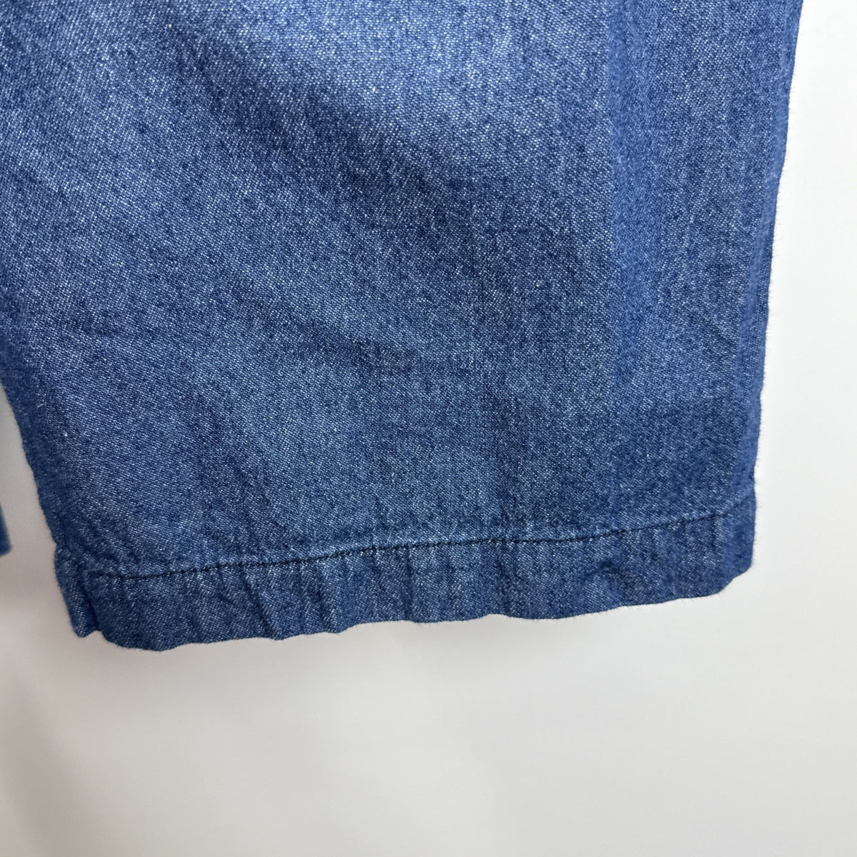 Collections Etc Women's Large Pull On Capri Pants Chambray Blue Elastic Waist