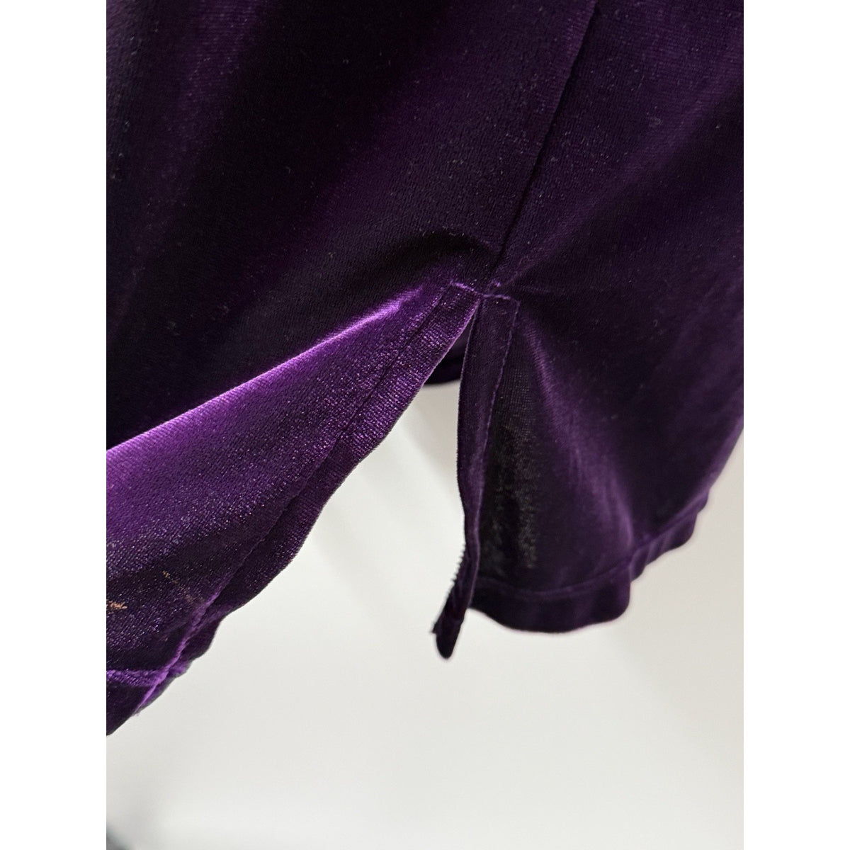 Peter Nygard Womens M Purple Velvet V-Neck Long Sleeve Beaded Rhinestone Top