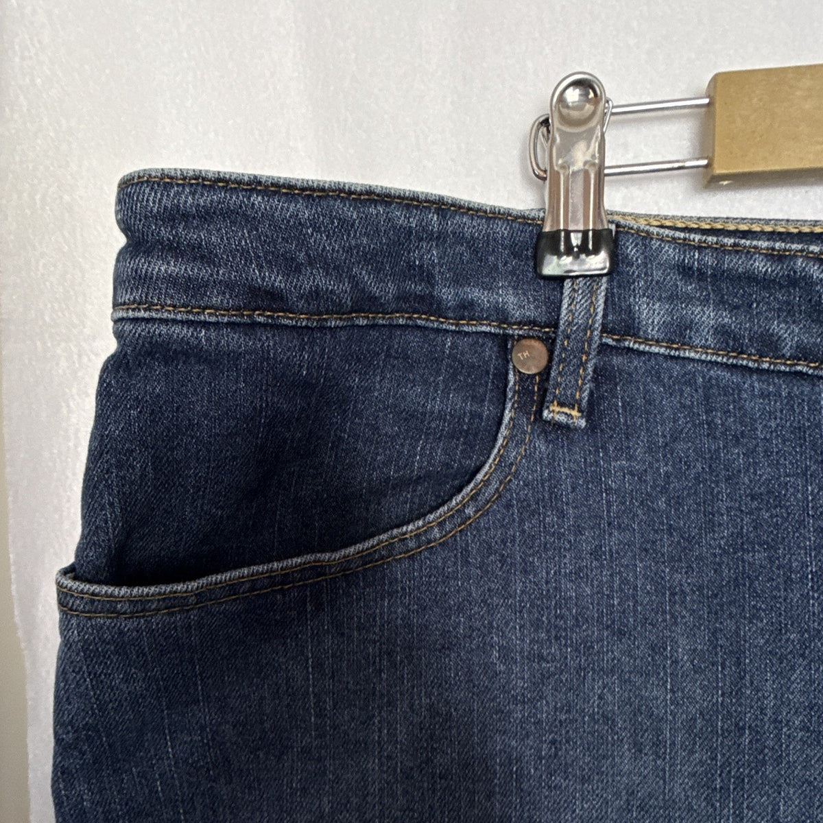 Vintage 2004 Tommy Hilfiger "Woman" Hipster Cropped Jeans – Size 24 Plus
