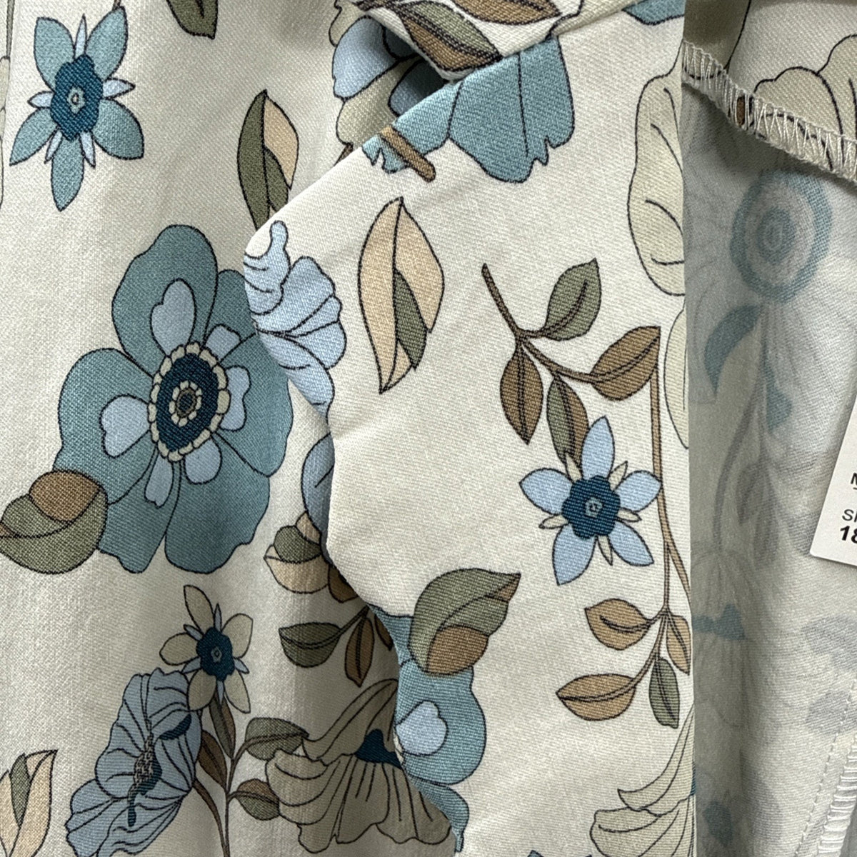 Floral Blue and Cream Women's Jacket size 18/20W on button lettuce edge cut NWT