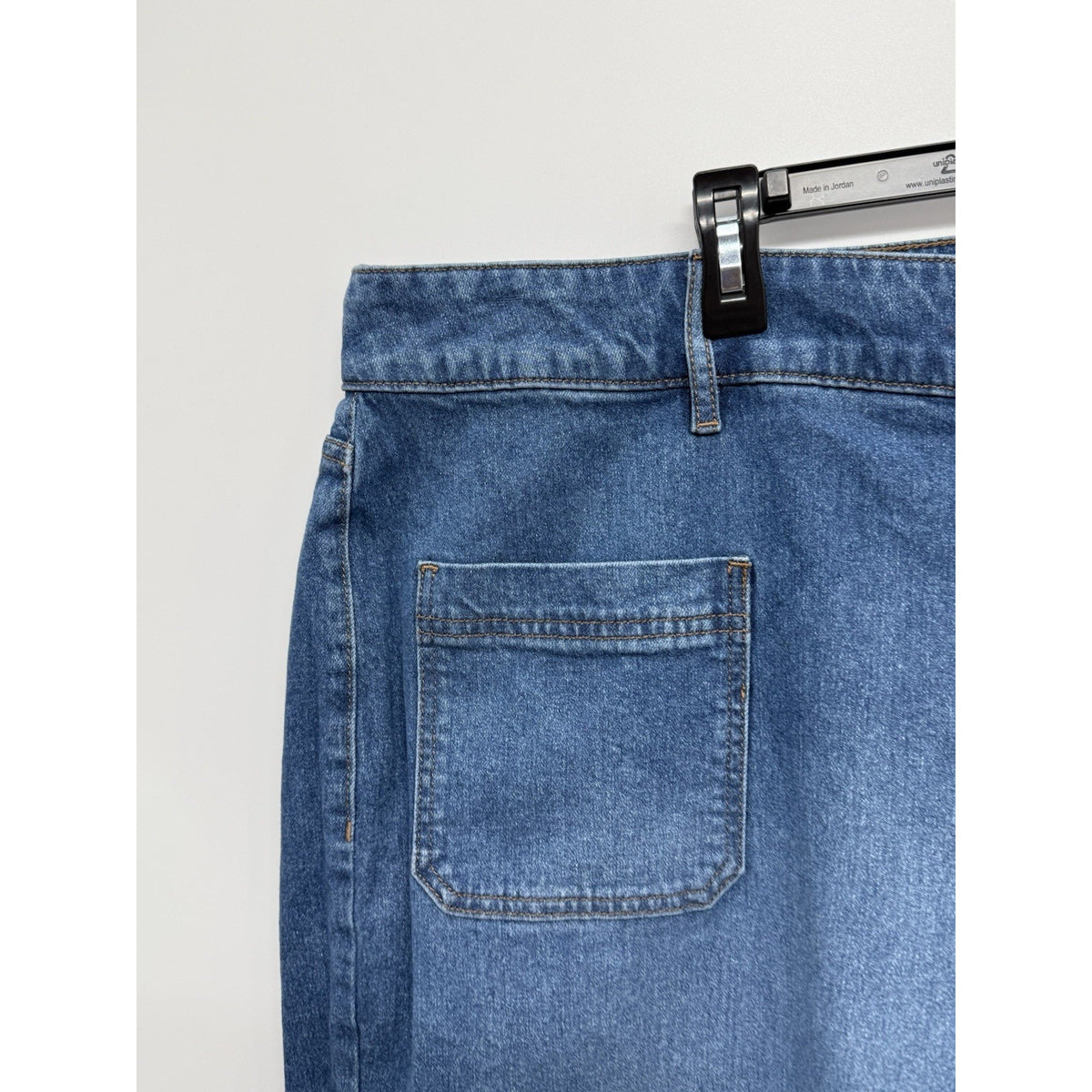 Liz Claiborne Denim Capris Womens 24W Plus Stretch Tencel Blue Patch Pocket