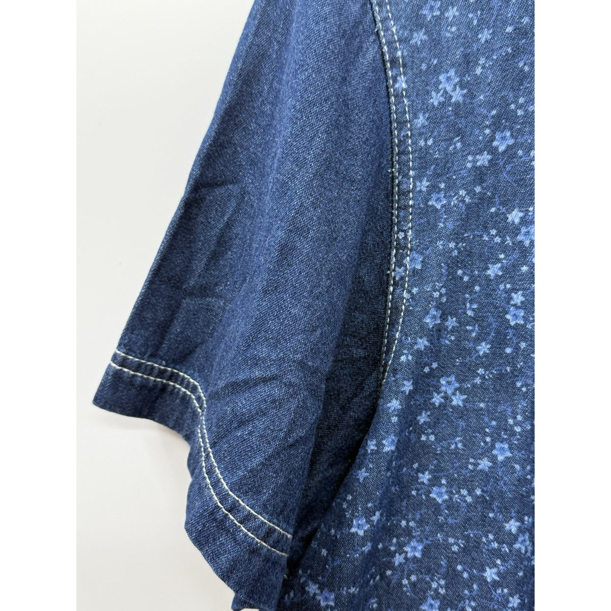 CM Shapes Womens M Blue Chambray Denim Floral Button Front Shirt 100% Cotton
