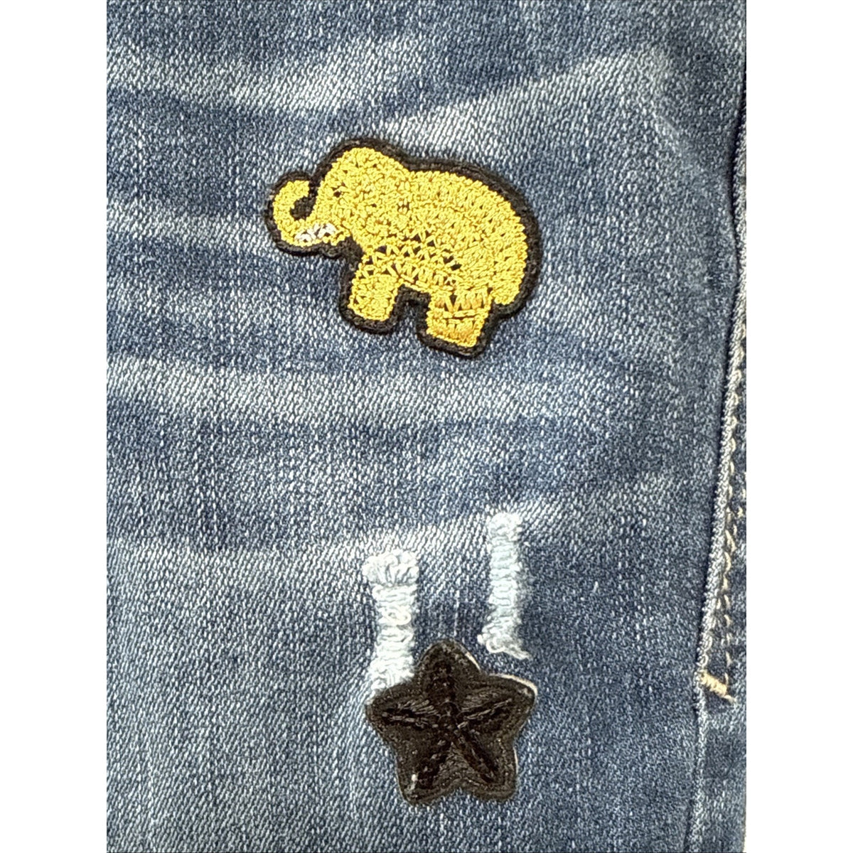 Crown&Ivy Distressed Mid Rise Women Size 4 Skinny Elephant Star, Appliqué Jeans