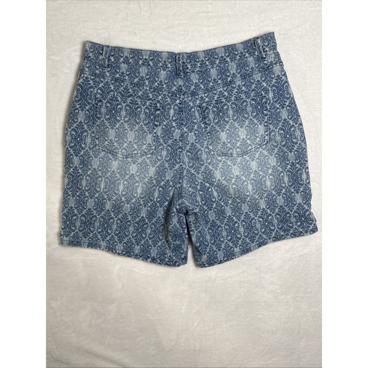 Gloria Vanderbilt Women Sz 12 Amanda High Rise Classic Blue Pasiley Denim Shorts