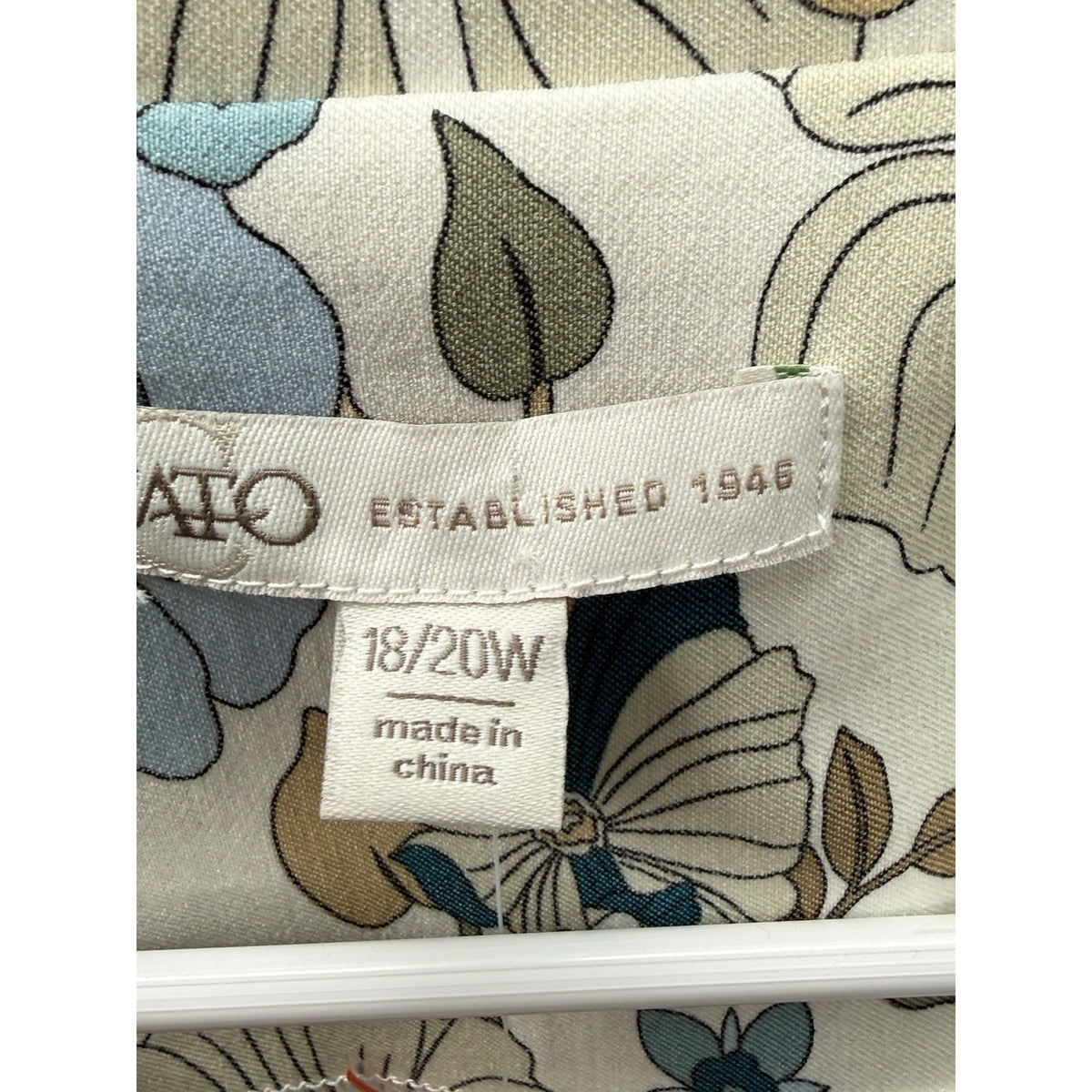 Floral Blue and Cream Women's Jacket size 18/20W on button lettuce edge cut NWT