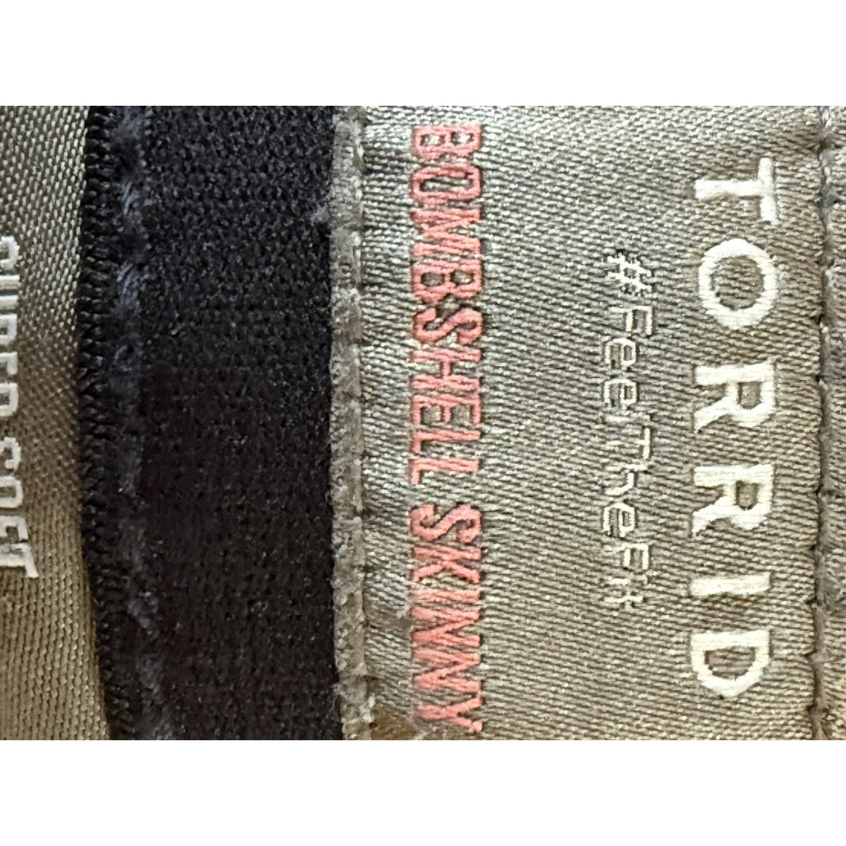 Torrid 16R Jeans Bombshell Skinny Dark Wash Stretch Denim Mid Rise Distressed