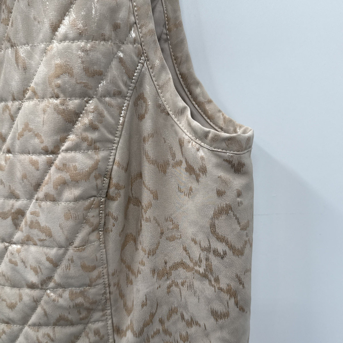 CHICO'S ZENERGY Neema Vest Sz 1 (M) Gold Leopard Quilted Pockets Full Zip Womens