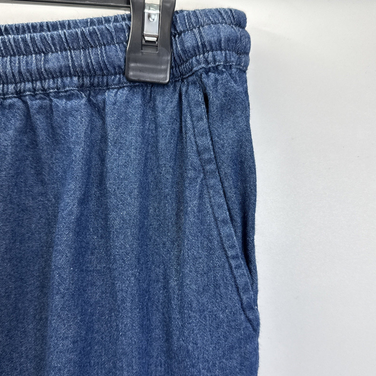 Collections Etc Women's Large Pull On Capri Pants Chambray Blue Elastic Waist