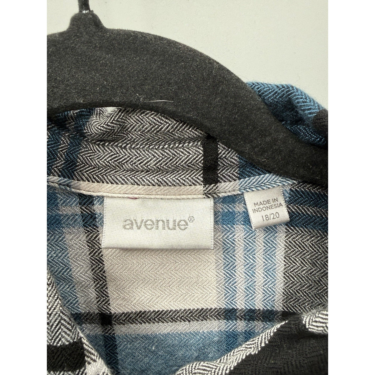 Avenue Shirt Women’s Black,White,Blue Long Sleeve Button Up Plaid Size 18/20