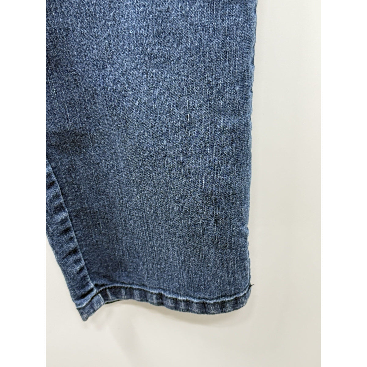 Blair Women’s Pull On Denim Capri Pants Size 8P Blue Stretch Elastic Waist Jeans