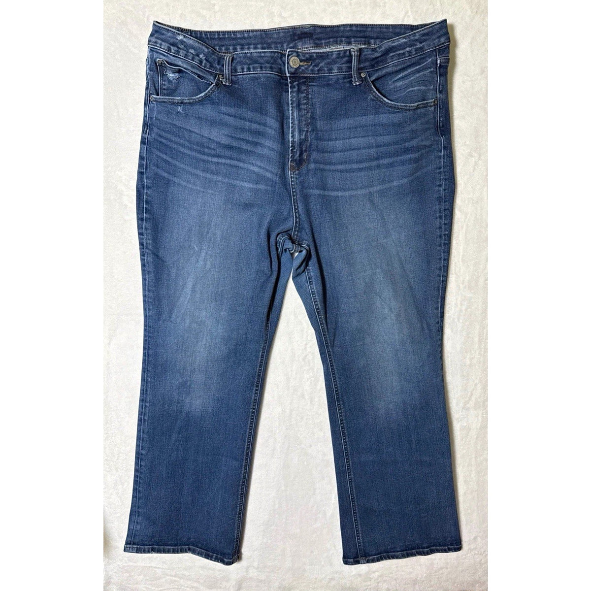Time and Tru Women’s Blue Denim Stretch Straight Leg High Rise 5-Pocket jeans