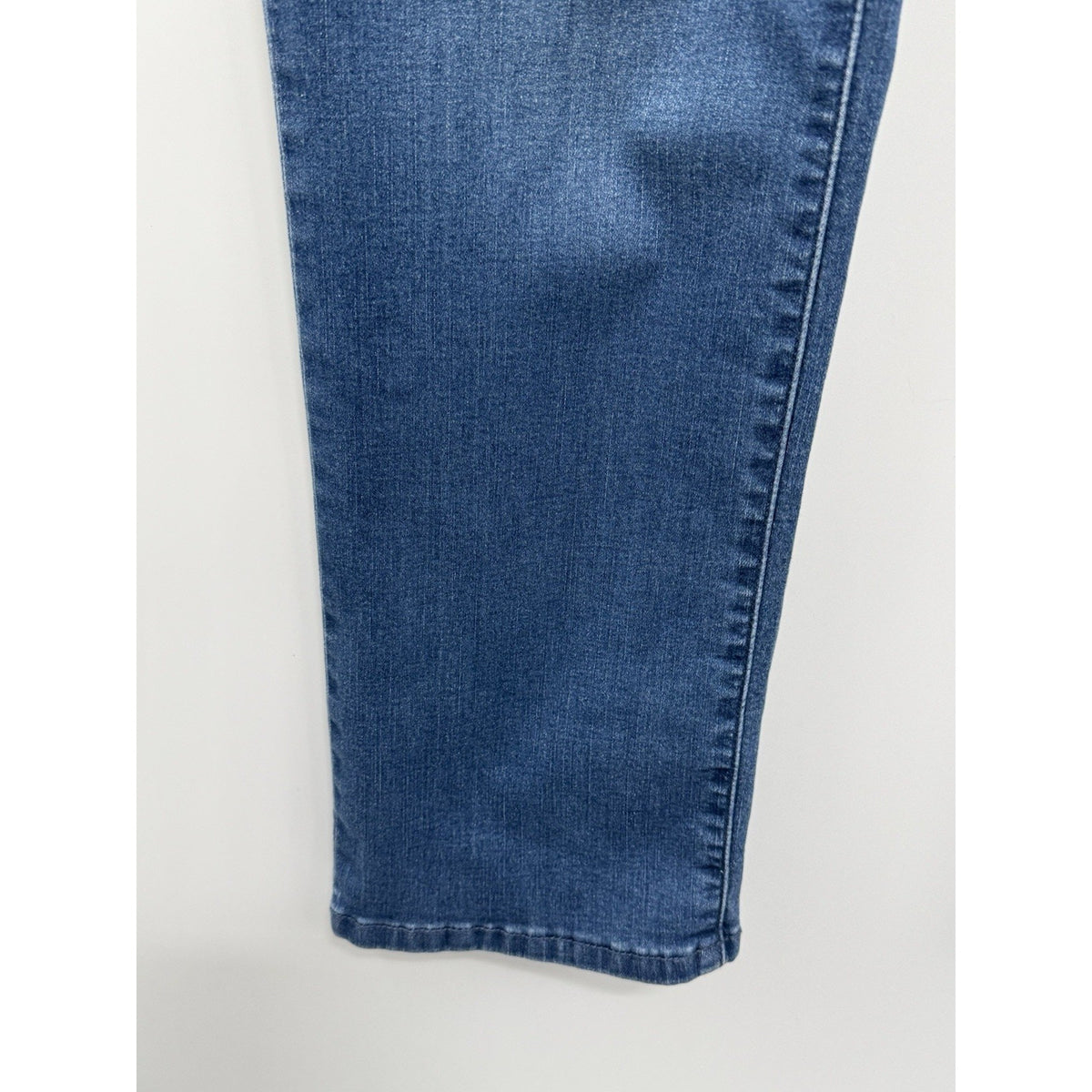 Gloria Vanderbilt Women's Pull On Stretch Straight Blue Denim Jeans 12