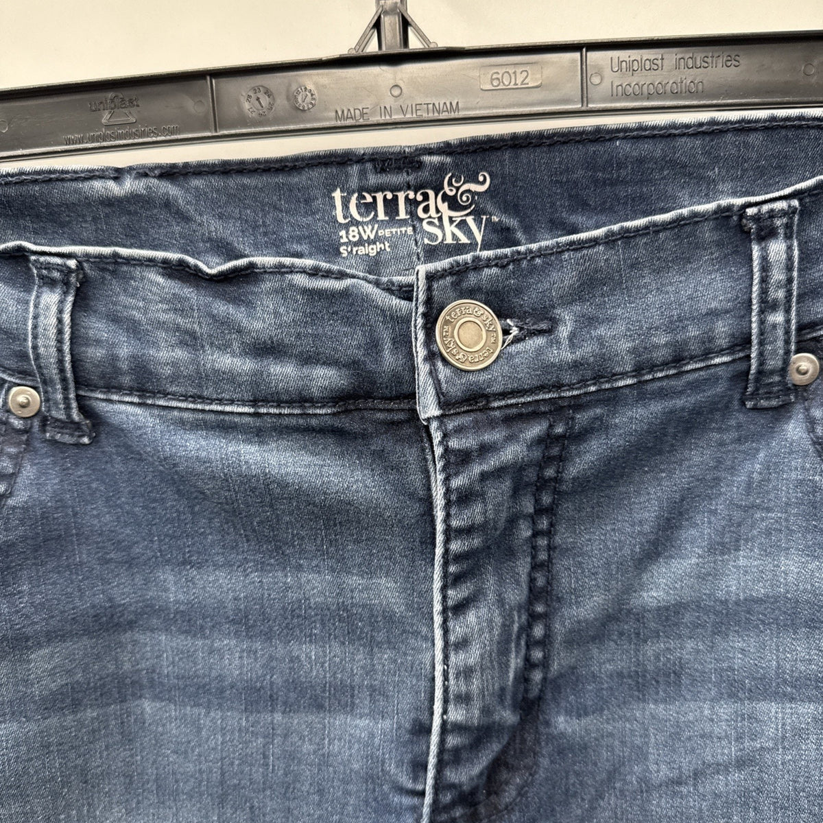 Terra& Sky Jeans Women’s Sz 18W Straight Leg 5 Pocket Med Wash Casual Pants
