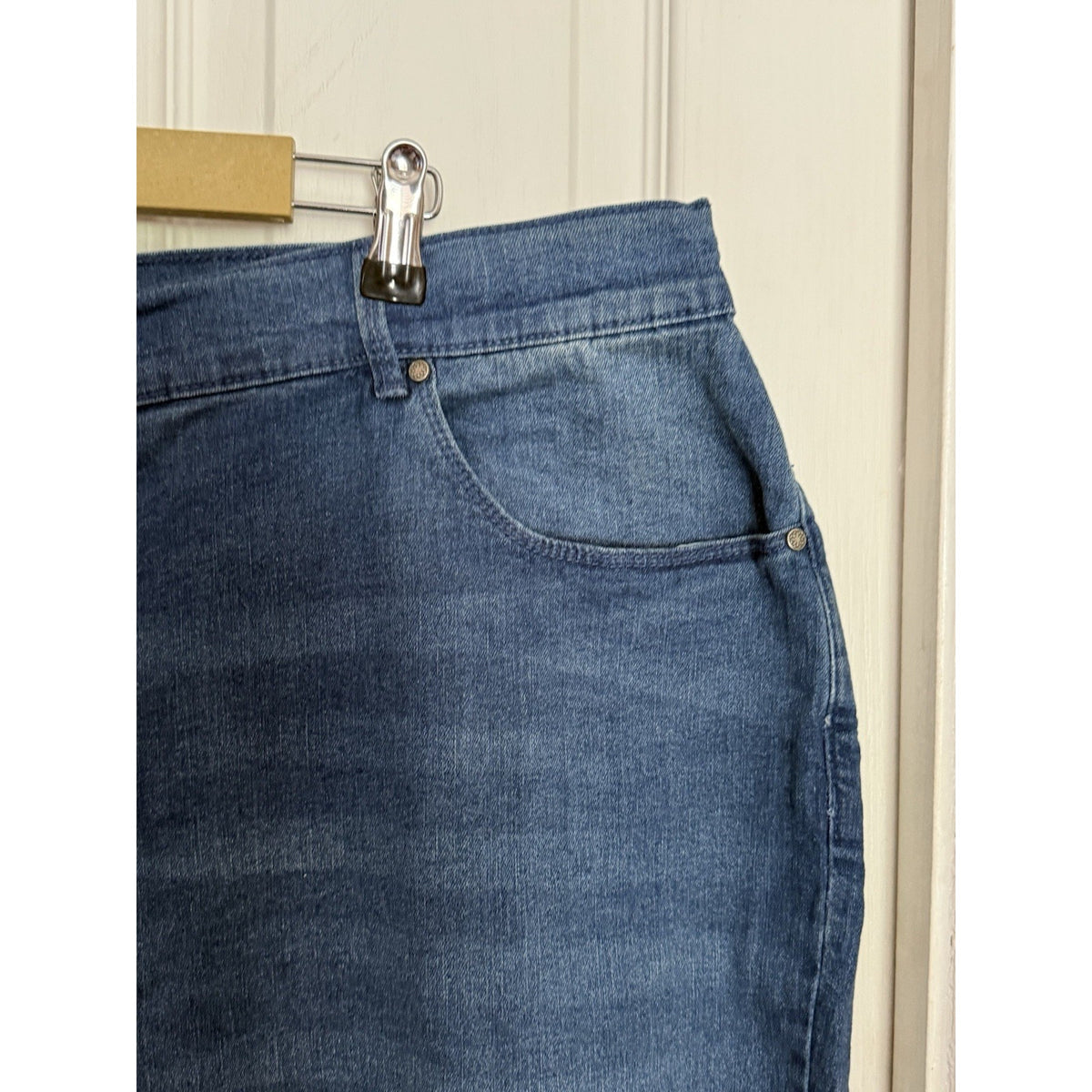 Catherines Right Fit Women 22W Blue Medium Wash Stretch High Rise Straight Jeans