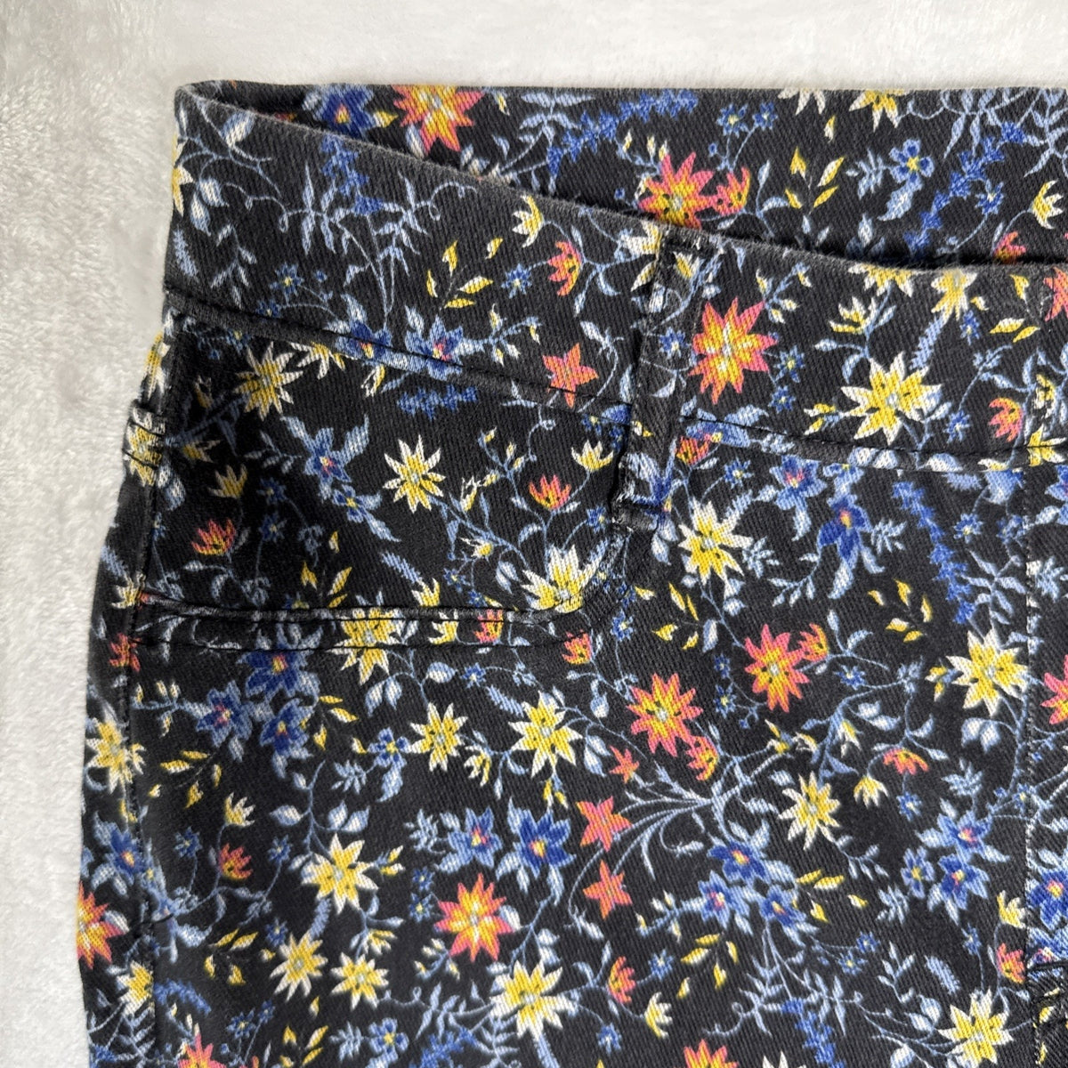 Time and Tru Women’s High-Rise Stretch Fitted Floral Jegging Size M(8-10)