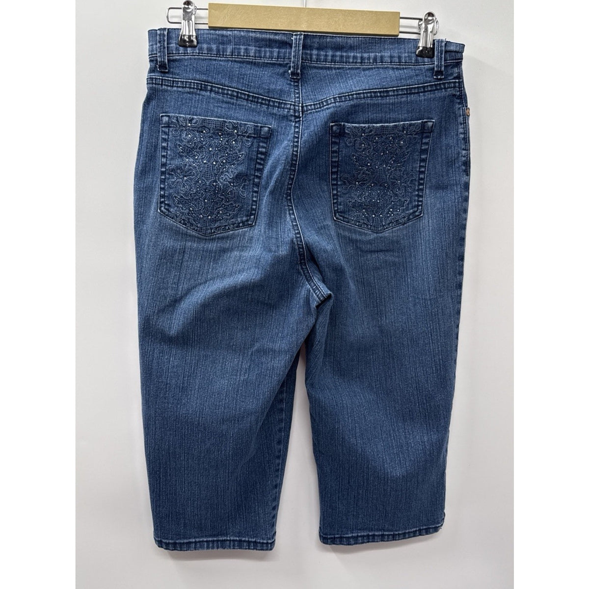 Gloria Vanderbilt Amanda Womens Capri Jean Shorts Size 10 Blue Denim Wash