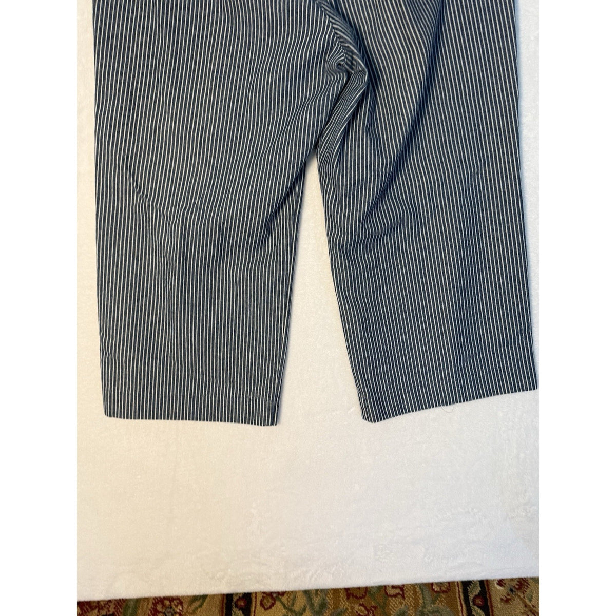 Larry Levine Womens 12 Capri Pants Blue White Stripe Cotton Button Front Cropped