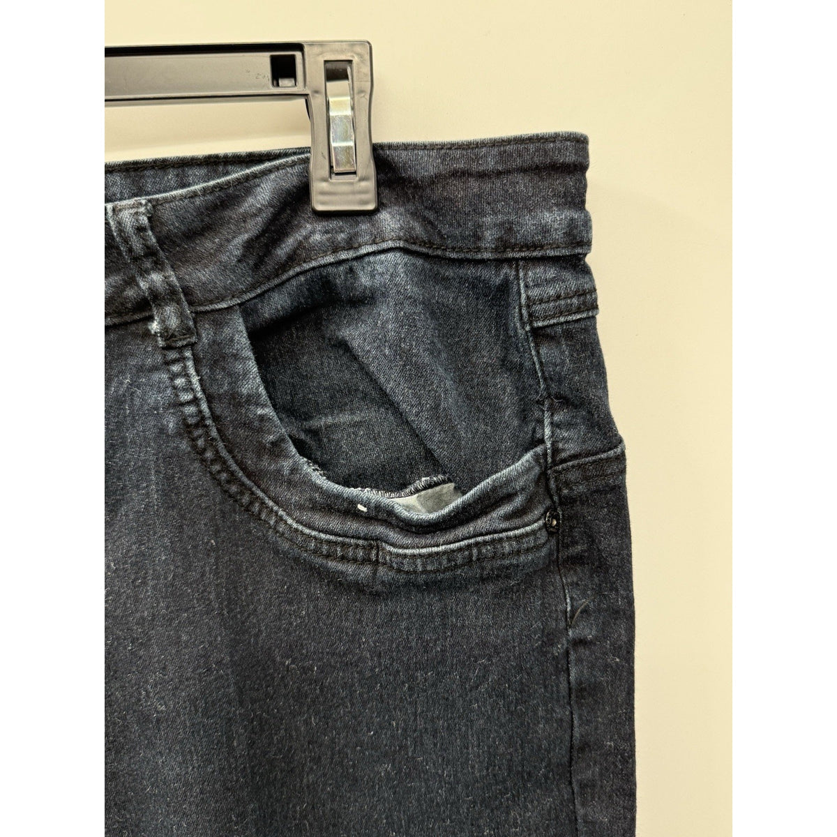 Sofias Jeans Women size 22, 5 Pocket Sequin Heart Accents Casual Stretchy
