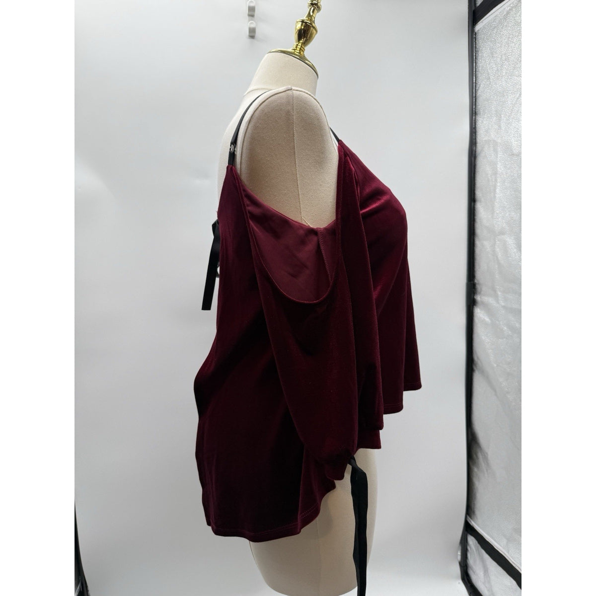 NWT Romeo + Juliet Couture M Burgundy Velvet Cold Shoulder Tie Back Top