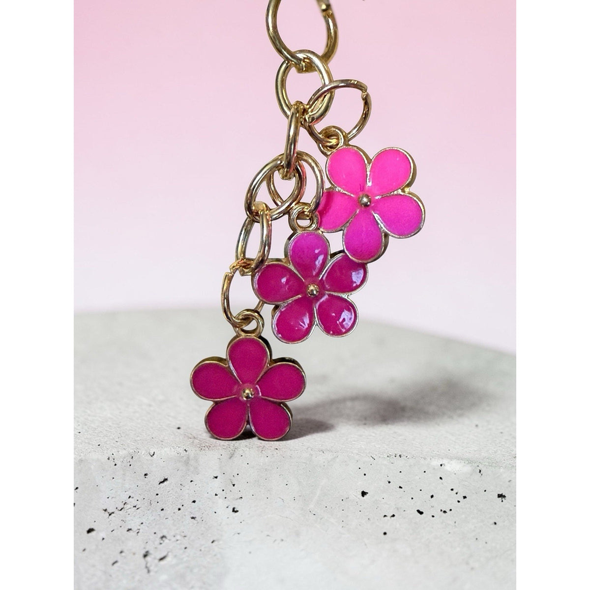 Hot Pink Daisy Flower Keychain Gold Tone Floral Charm Purse Bag Key Ring