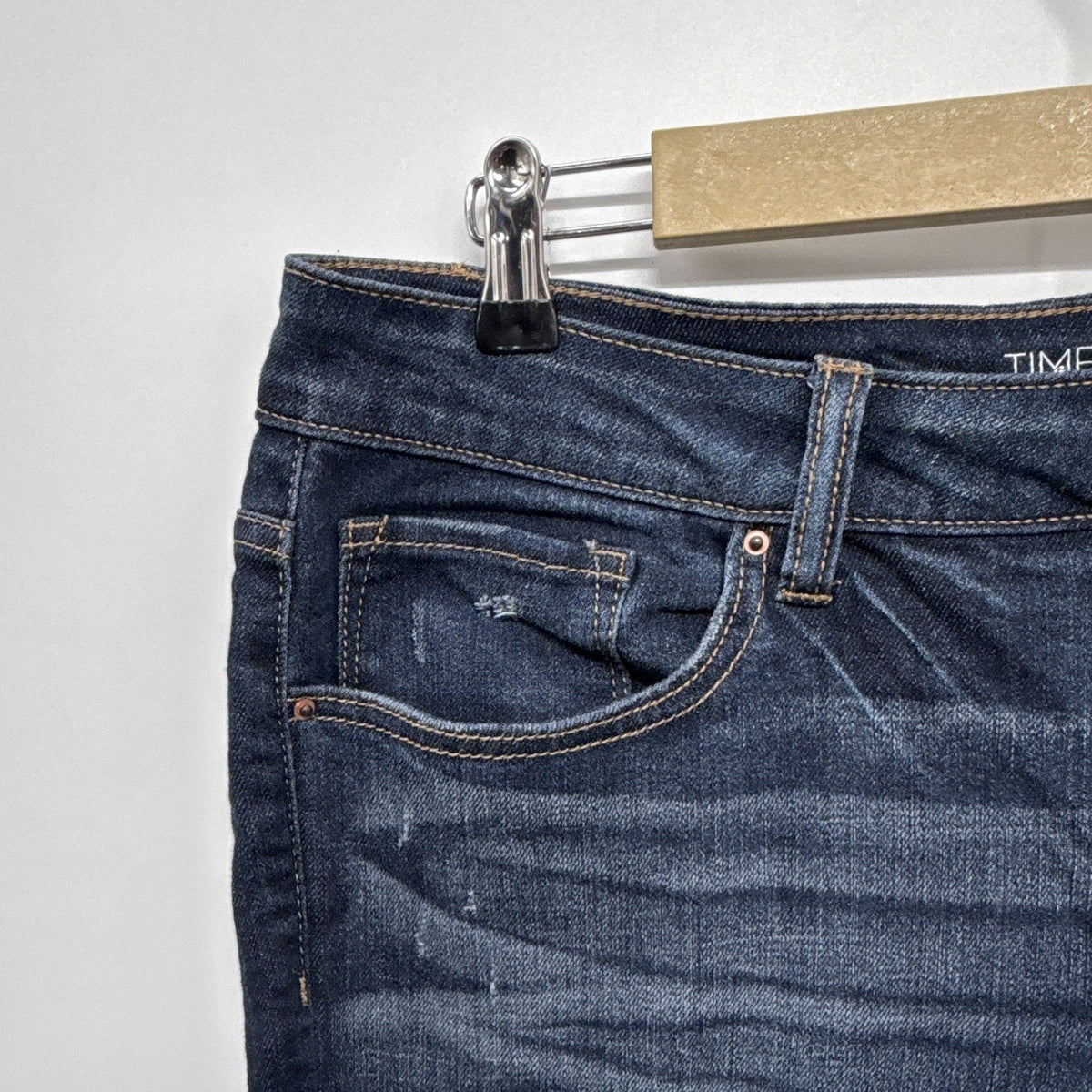 Time and Tru Women’s Size 16 Mid Rise Dark Wash Distressed Cuffed Capri Jeans