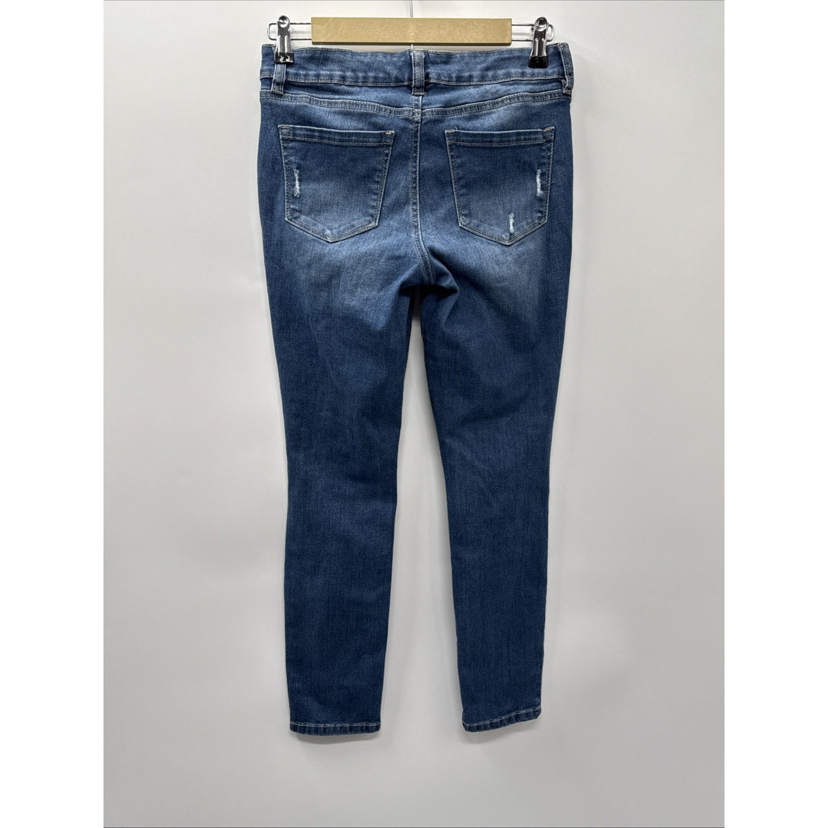 Crown&Ivy Distressed Mid Rise Women Size 4 Skinny Elephant Star, Appliqué Jeans